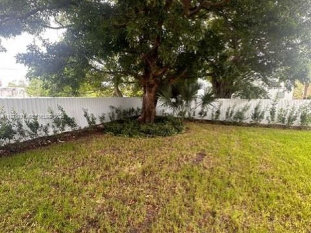 Home for rent at 532 NW 17th Ave 0 - photo 7532218