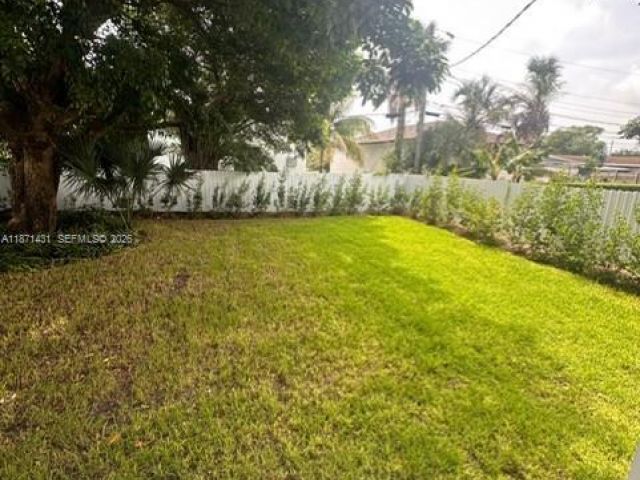 Home for rent at 532 NW 17th Ave 0 - photo 7532220