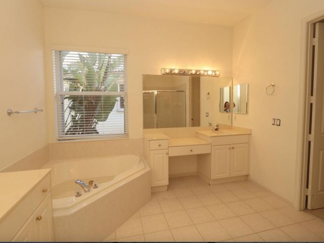 Home for rent at 9183 Bay Point Circle - photo 6506625