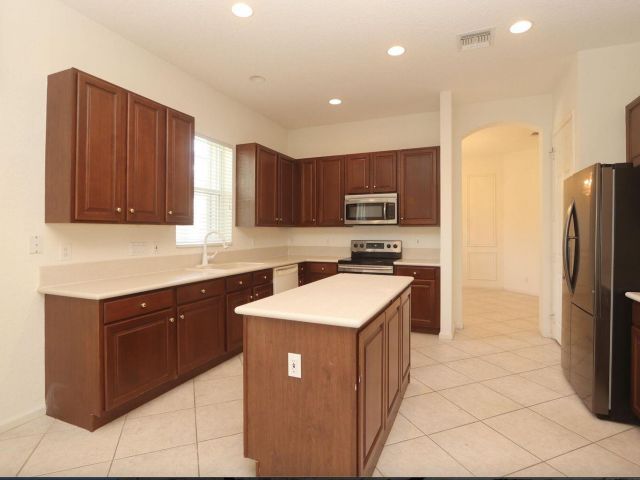 Home for rent at 9183 Bay Point Circle - photo 6506632