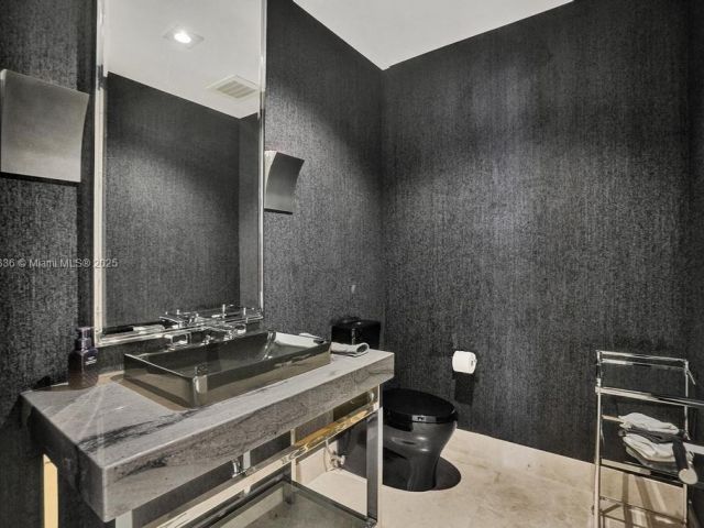 Apartment for sale  Unit #702N - photo 6501015