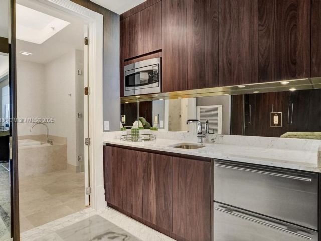 Apartment for sale  Unit #702N - photo 6501020