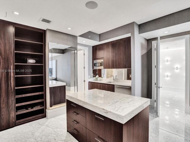 Apartment for sale  Unit #702N - photo 6501023