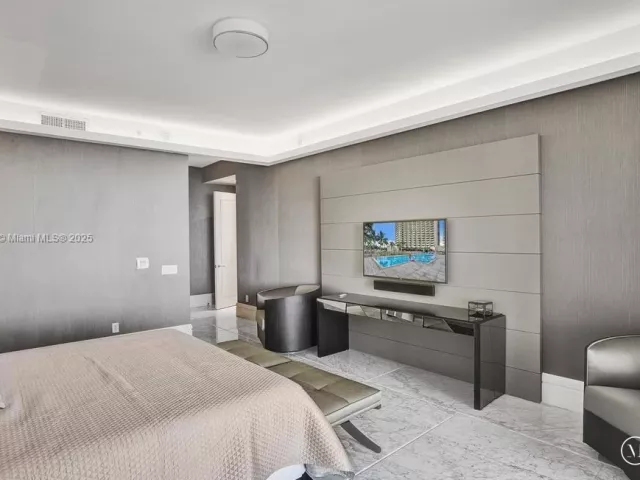 3-bedroom condo for sale in Bal Harbour - 9705 Collins Ave 702N - MondialRealty