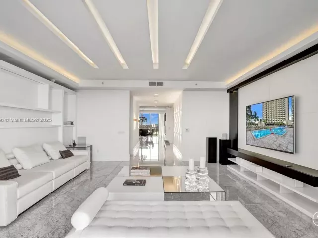 3-bedroom condo for sale in Bal Harbour - 9705 Collins Ave 702N - MondialRealty