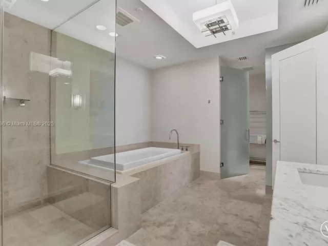 3-bedroom condo for sale in Bal Harbour - 9705 Collins Ave 702N - MondialRealty