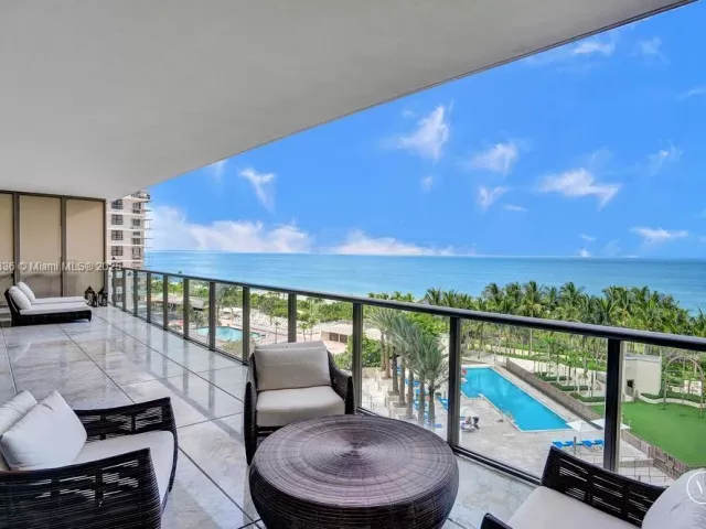 3-bedroom condo for sale in Bal Harbour - 9705 Collins Ave 702N - MondialRealty