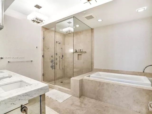 3-bedroom condo for sale in Bal Harbour - 9705 Collins Ave 702N - MondialRealty