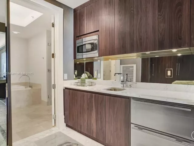 3-bedroom condo for sale in Bal Harbour - 9705 Collins Ave 702N - MondialRealty