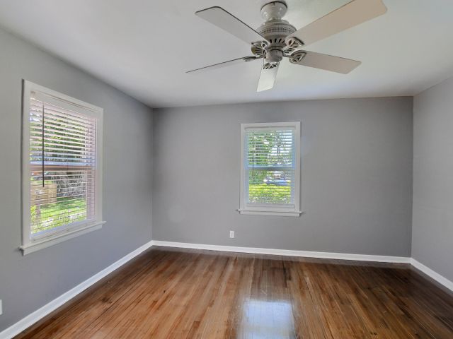 Home for rent at 830 SE 3rd Avenue - photo 6505196