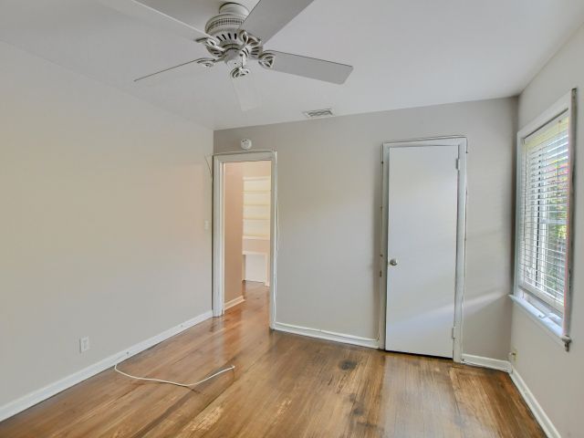 Home for rent at 830 SE 3rd Avenue - photo 6505197