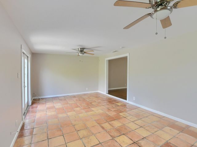 Home for rent at 830 SE 3rd Avenue - photo 6505203