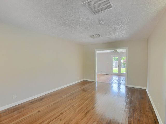 Home for rent at 830 SE 3rd Avenue - photo 6505207