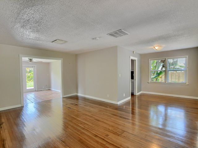 Home for rent at 830 SE 3rd Avenue - photo 6505208