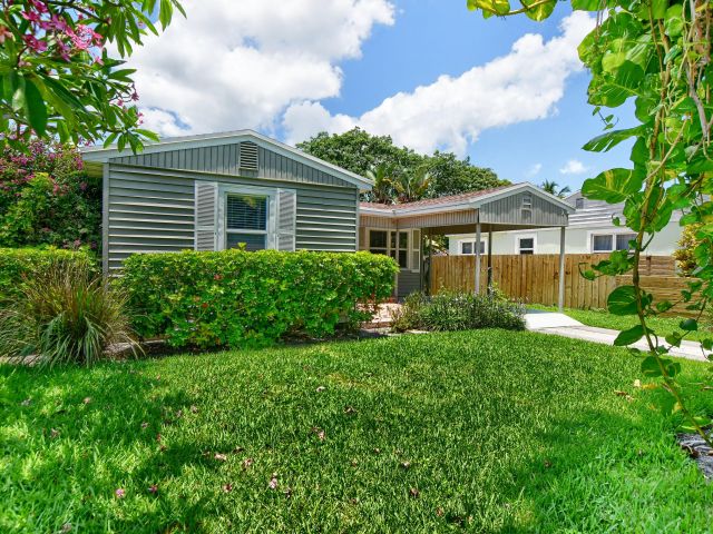 Home for rent at 830 SE 3rd Avenue - photo 6505211