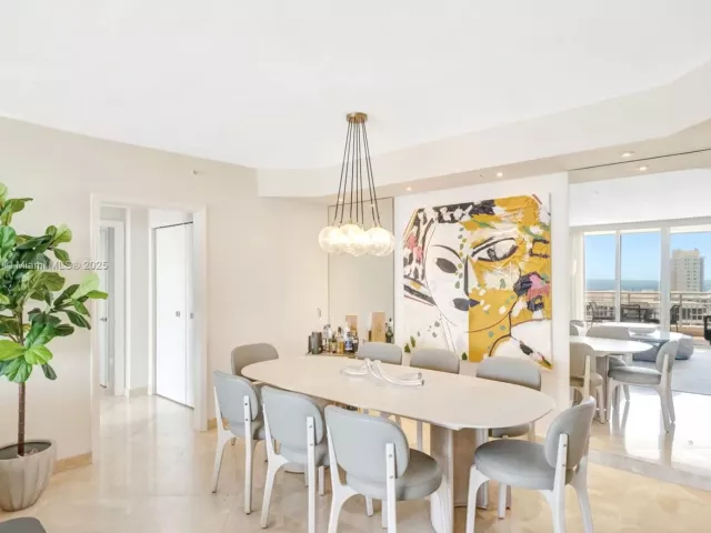 2-bedroom condo for sale in Miami - 848 Brickell Key Dr 2605 - MondialRealty