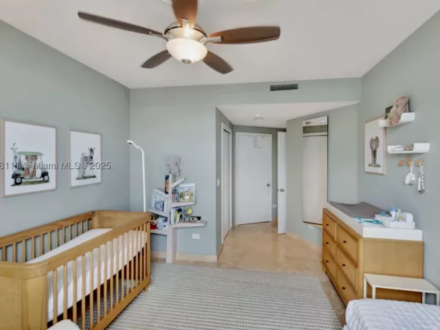 2-bedroom condo for sale in Miami - 848 Brickell Key Dr 2605 - MondialRealty