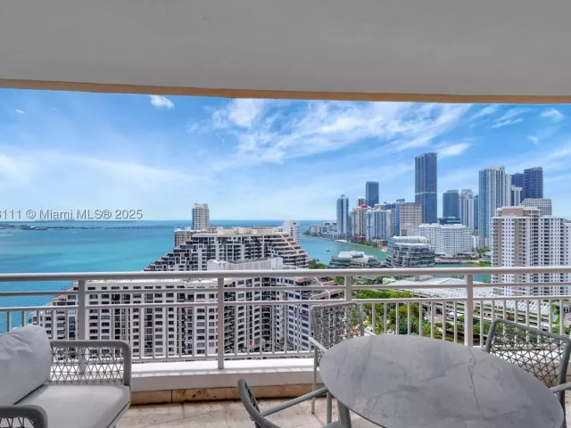 2-bedroom condo for sale in Miami - 848 Brickell Key Dr 2605 - MondialRealty