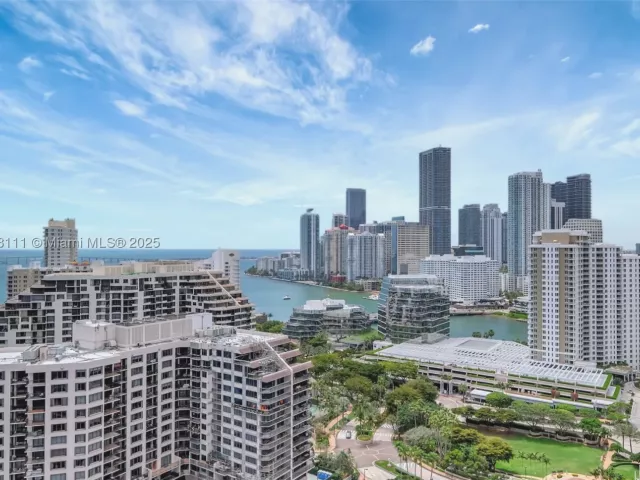 2-bedroom condo for sale in Miami - 848 Brickell Key Dr 2605 - MondialRealty