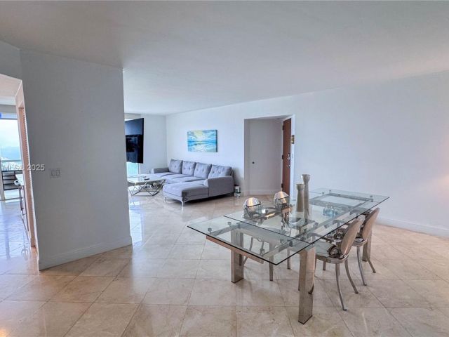 Apartment for rent  Unit #3811 - photo 6550515