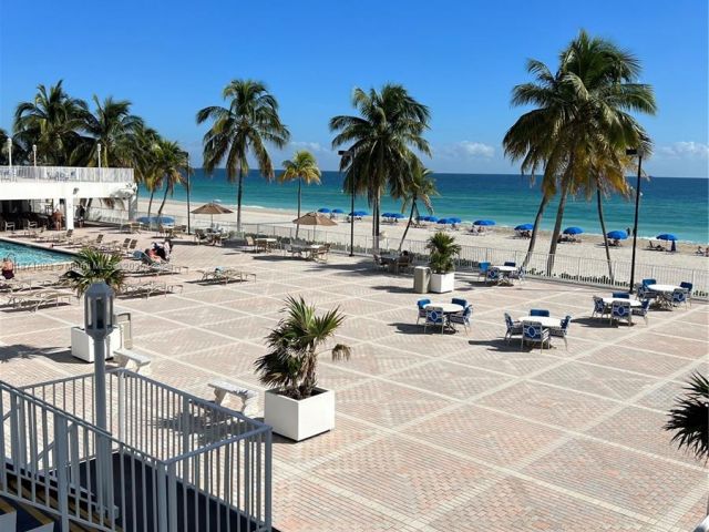 1-bedroom condo for sale in Hollywood - 2301 S Ocean Dr 506 - MondialRealty