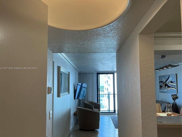 1-bedroom condo for sale in Hollywood - 2301 S Ocean Dr 506 - MondialRealty
