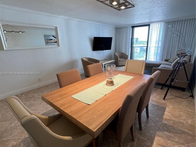 1-bedroom condo for sale in Hollywood - 2301 S Ocean Dr 506 - MondialRealty