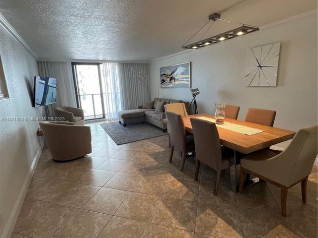 1-bedroom condo for sale in Hollywood - 2301 S Ocean Dr 506 - MondialRealty