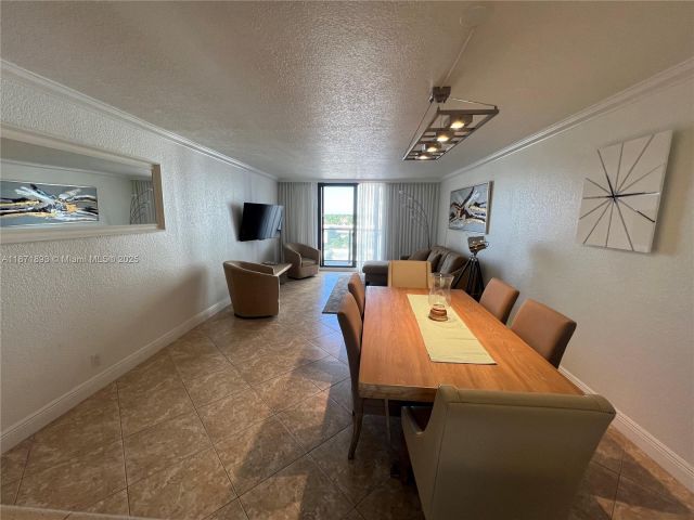 1-bedroom condo for sale in Hollywood - 2301 S Ocean Dr 506 - MondialRealty