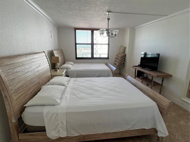 1-bedroom condo for sale in Hollywood - 2301 S Ocean Dr 506 - MondialRealty