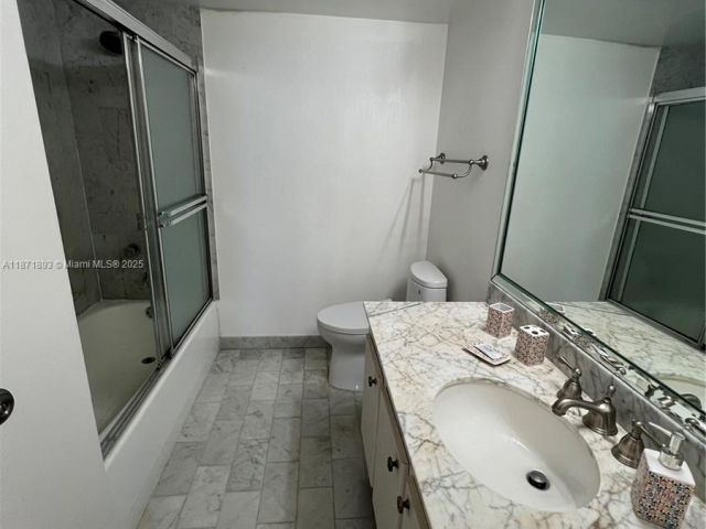 1-bedroom condo for sale in Hollywood - 2301 S Ocean Dr 506 - MondialRealty