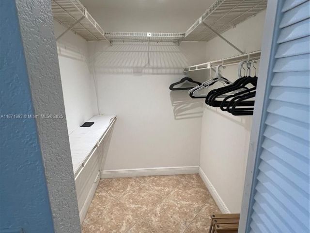 1-bedroom condo for sale in Hollywood - 2301 S Ocean Dr 506 - MondialRealty