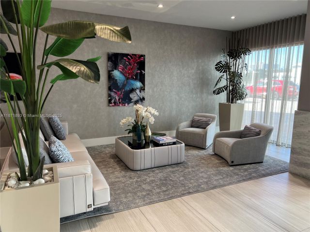 1-bedroom condo for sale in Hollywood - 2301 S Ocean Dr 506 - MondialRealty