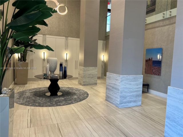 1-bedroom condo for sale in Hollywood - 2301 S Ocean Dr 506 - MondialRealty