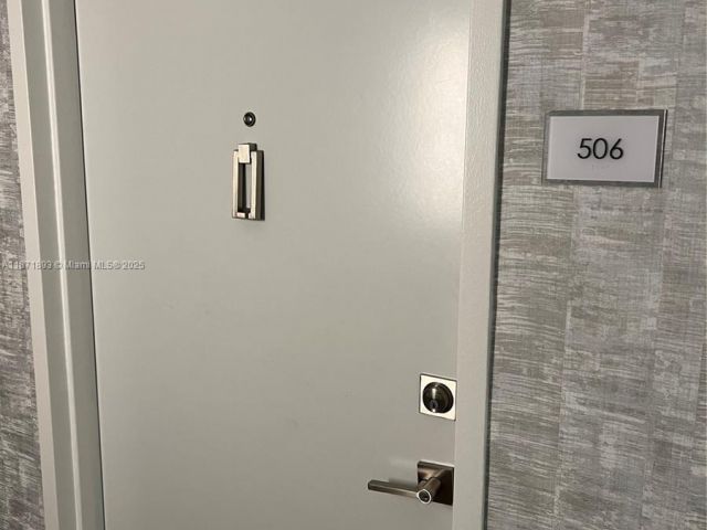 1-bedroom condo for sale in Hollywood - 2301 S Ocean Dr 506 - MondialRealty