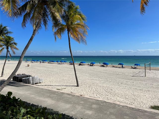 1-bedroom condo for sale in Hollywood - 2301 S Ocean Dr 506 - MondialRealty