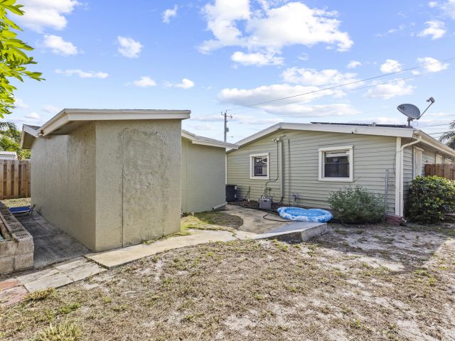 Home for rent at 3717 Pinewood Avenue - photo 6506548