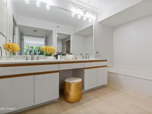 Apartment for sale  Unit #215 - photo 7457872