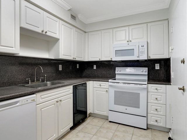 Apartment for sale  Unit #1108 - photo 6496094