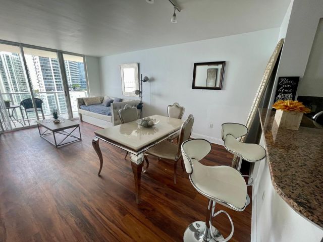 1-bedroom condo for rent in Miami - 1155 Brickell Bay Dr 1805 - MondialRealty