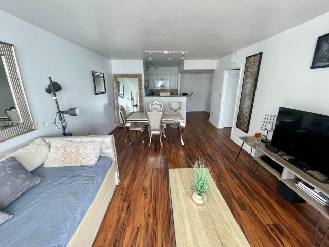 1-bedroom condo for rent in Miami - 1155 Brickell Bay Dr 1805 - MondialRealty