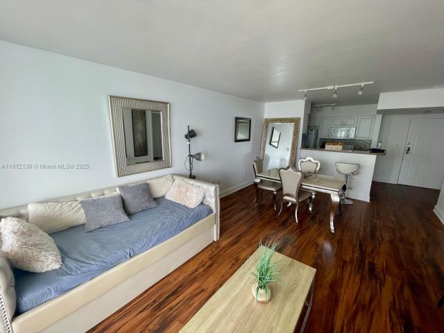 1-bedroom condo for rent in Miami - 1155 Brickell Bay Dr 1805 - MondialRealty