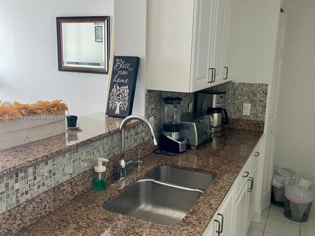 1-bedroom condo for rent in Miami - 1155 Brickell Bay Dr 1805 - MondialRealty