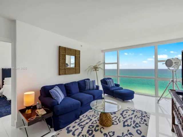 2-bedroom condo for rent in Miami Beach - 6801 Collins Ave 1204/1217 - MondialRealty