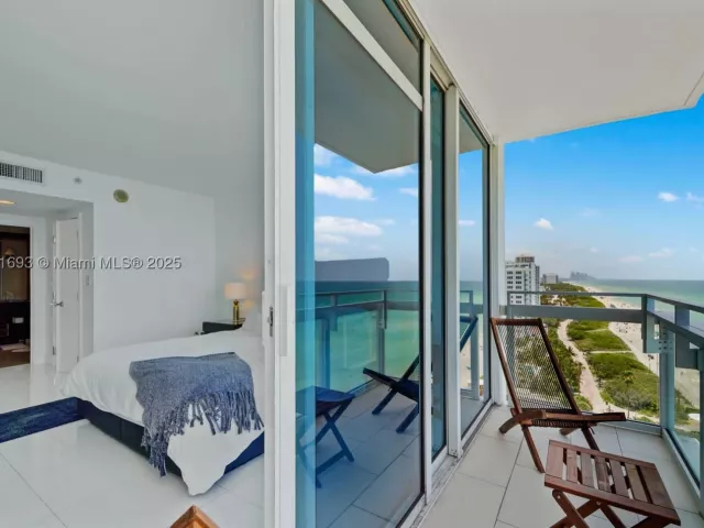 2-bedroom condo for rent in Miami Beach - 6801 Collins Ave 1204/1217 - MondialRealty