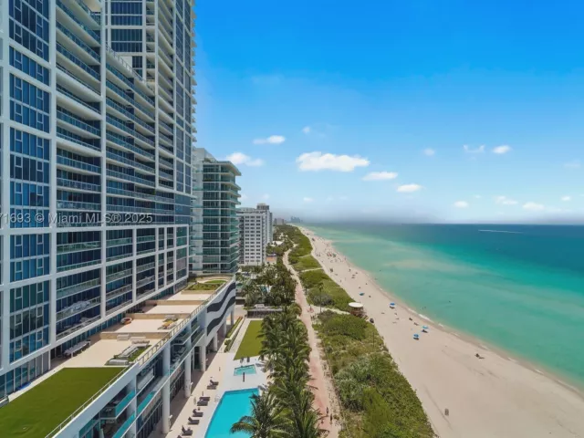 2-bedroom condo for rent in Miami Beach - 6801 Collins Ave 1204/1217 - MondialRealty