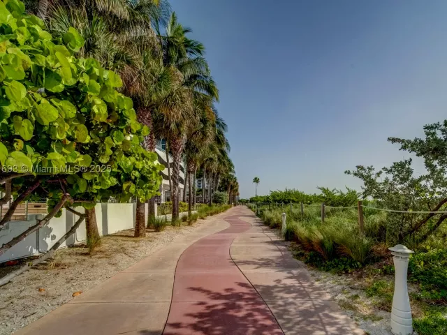 2-bedroom condo for rent in Miami Beach - 6801 Collins Ave 1204/1217 - MondialRealty