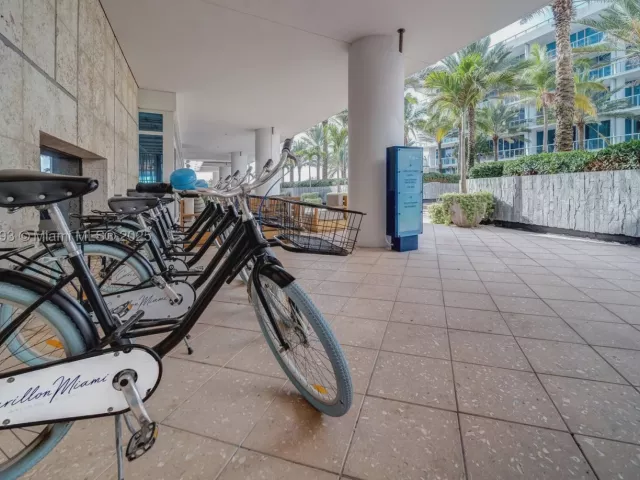 2-bedroom condo for rent in Miami Beach - 6801 Collins Ave 1204/1217 - MondialRealty