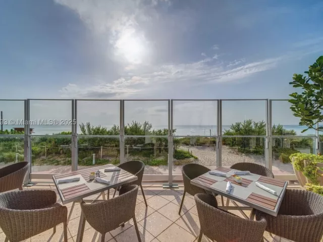 2-bedroom condo for rent in Miami Beach - 6801 Collins Ave 1204/1217 - MondialRealty