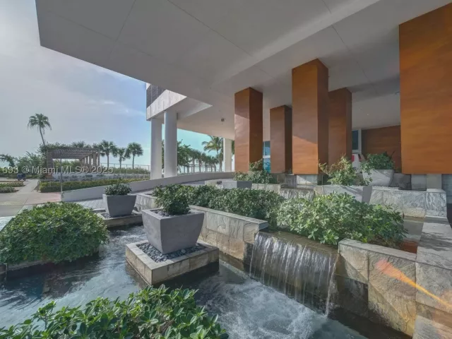 2-bedroom condo for rent in Miami Beach - 6801 Collins Ave 1204/1217 - MondialRealty